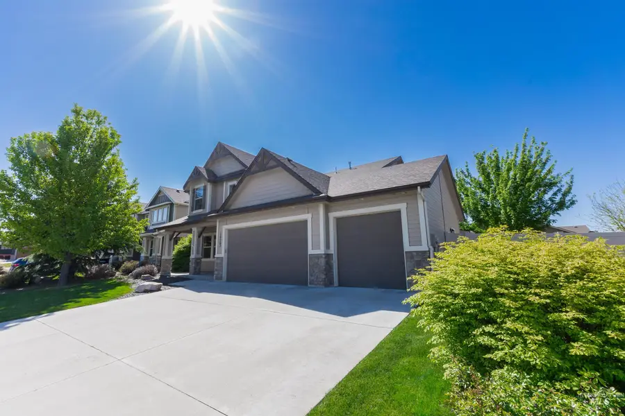 1223 W Sandcrest Ct, Nampa, ID 83686 - #3