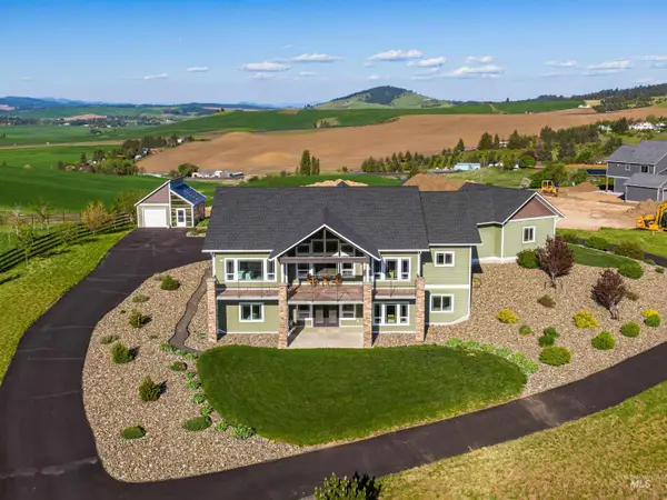 1018 Skyview Loop, Moscow, ID 83843