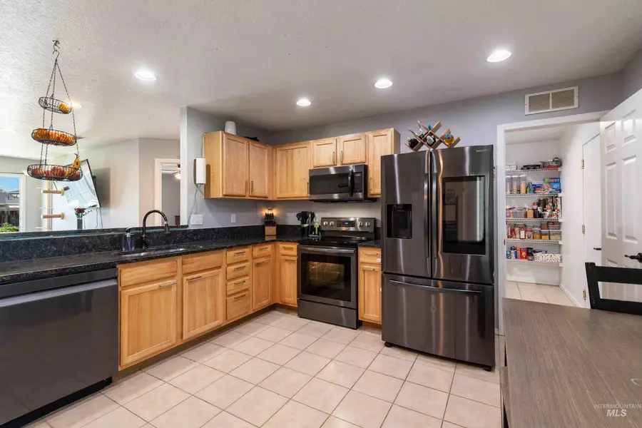 3512 W Vistapark Dr, Caldwell, ID 83605 - #3