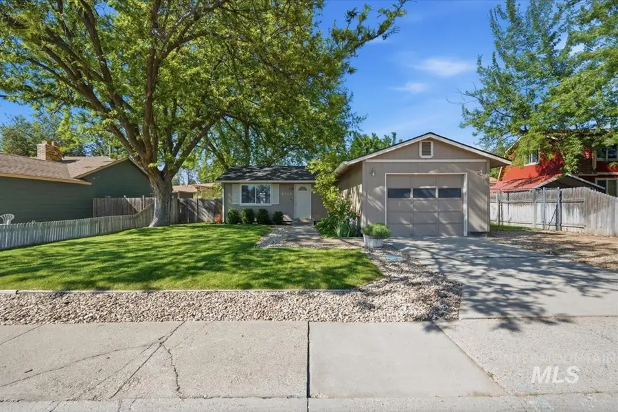 8702 W Holbrook Ave, Boise, ID 83704 - #2