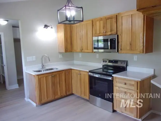 1117 N 11th St, Payette, ID 83661 - #2