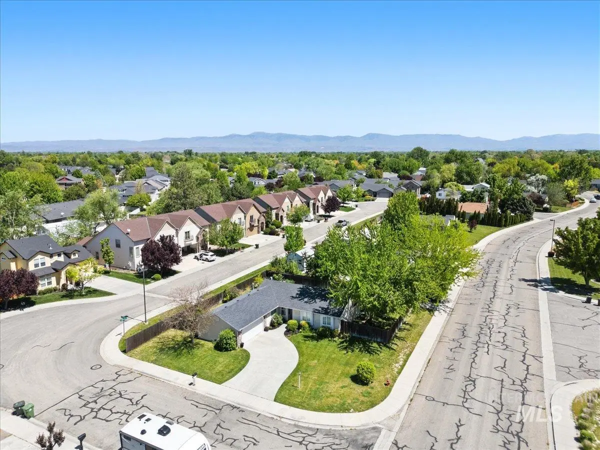 2560 N Richter Ave, Meridian, ID 83646 - #1