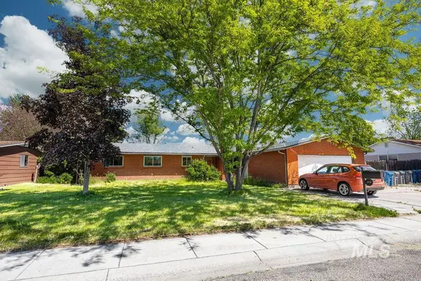 2170 N Fairmeadow Dr, Boise, ID 83704