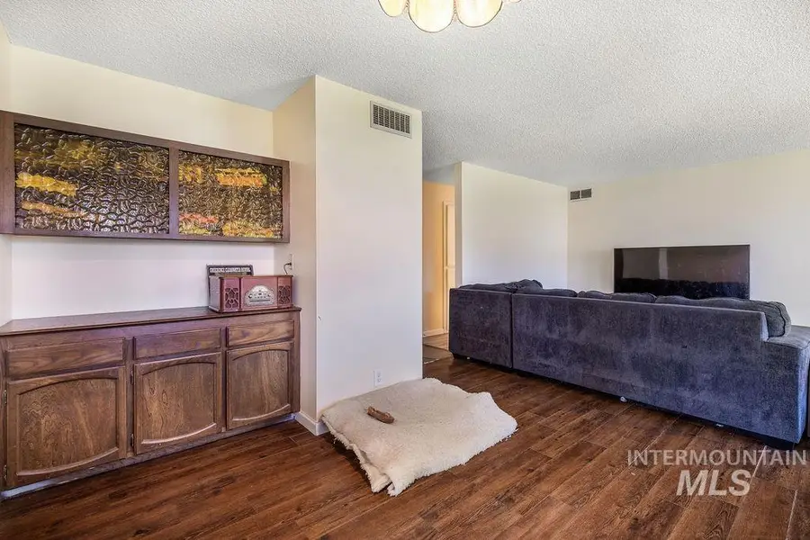 2170 N Fairmeadow Dr, Boise, ID 83704 - #2