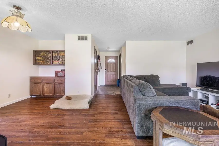 2170 N Fairmeadow Dr, Boise, ID 83704 - #3