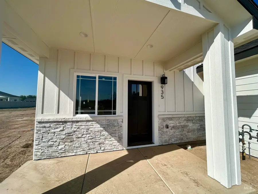 935 N 15th St, Payette, ID 83661 - #3