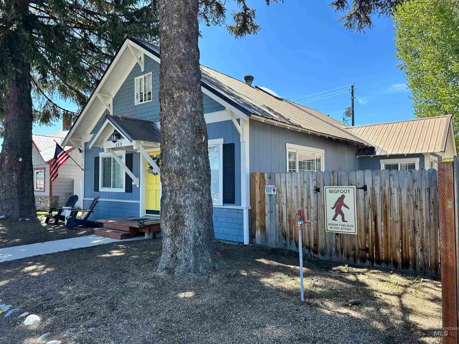 209 S Front St., Cascade, ID 83611 - #2