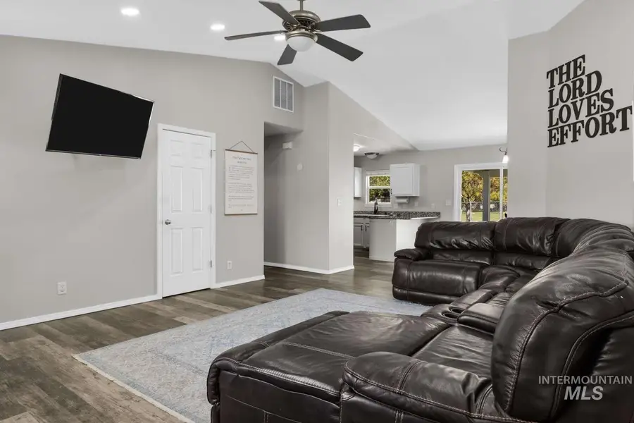 1547 Saddler St, Twin Falls, ID 83301 - #3