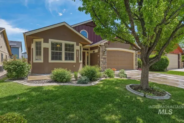 6064 N Saguaro Hills Ave, Meridian, ID 83646