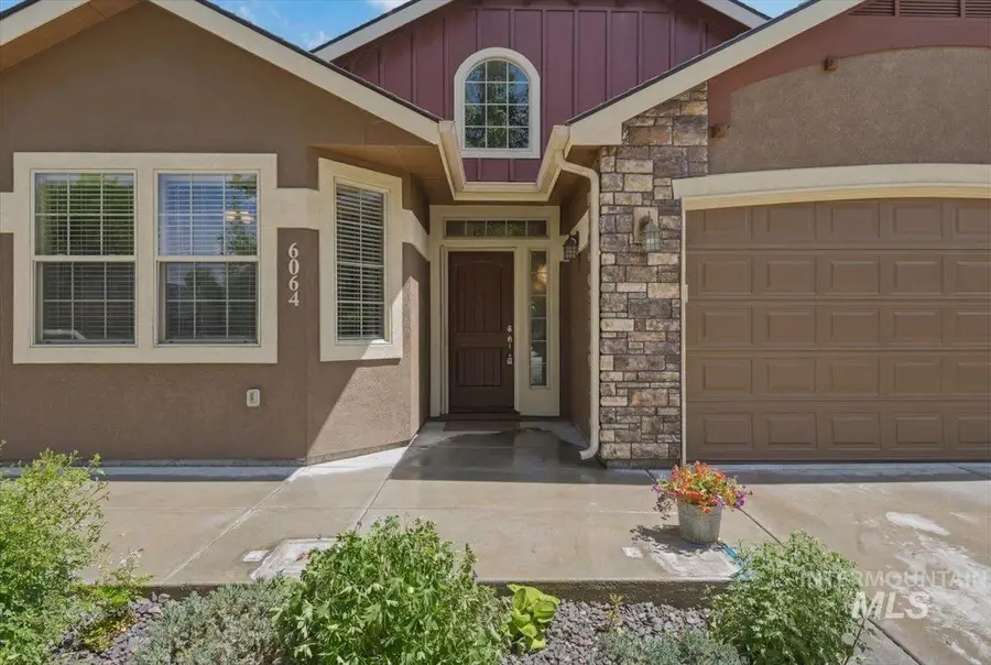 6064 N Saguaro Hills Ave, Meridian, ID 83646 - #2