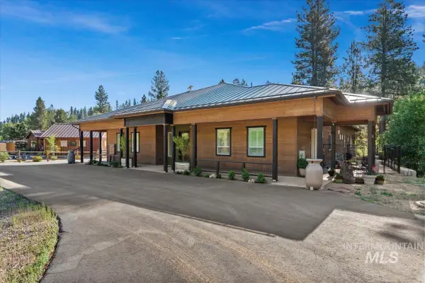 22 Creekside Ct, Garden Valley, ID 83622