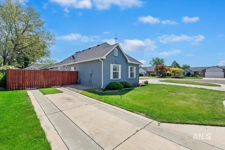 16390 Coral Dr, Nampa, ID 83687 - #3