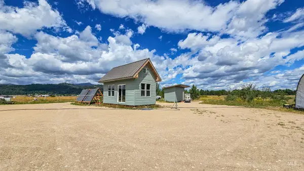 101 Sixty Ln, Cascade, ID 83611