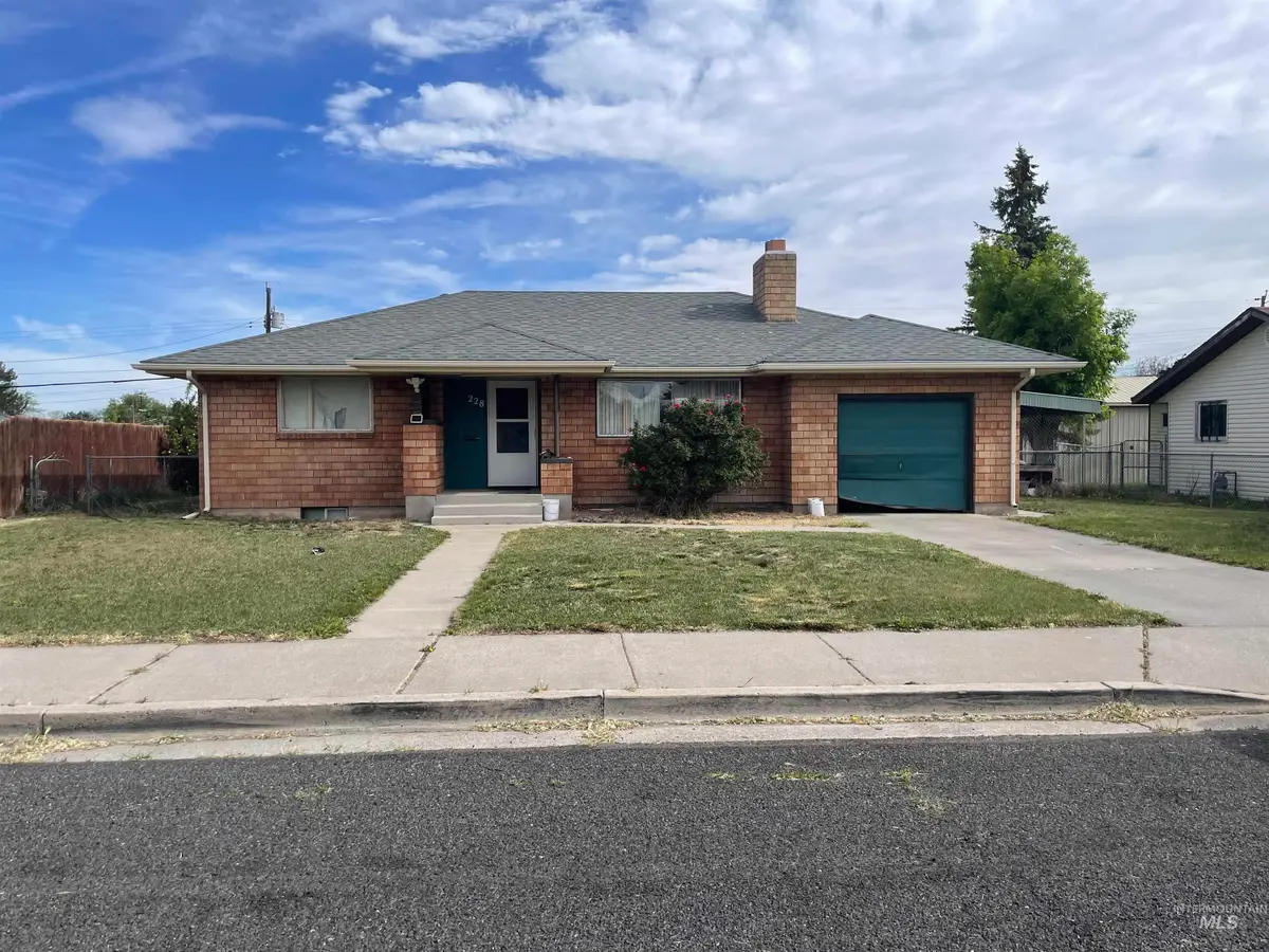 228 Borah Ave W, Twin Falls, ID 83301 - #1