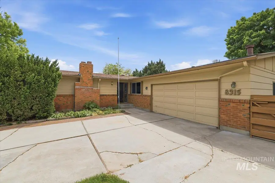 8315 W Valley View Dr, Boise, ID 83704 - #2