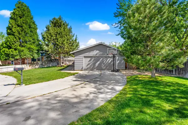 304 W Woodvine Ct, Boise, ID 83706