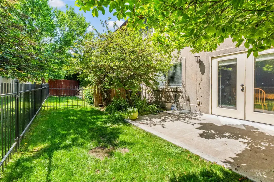 5233 W Morris Hill Rd, Boise, ID 83705 - #2