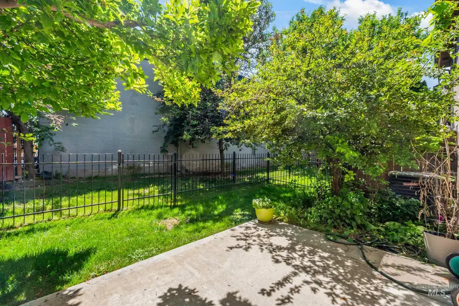 5233 W Morris Hill Rd, Boise, ID 83705 - #3