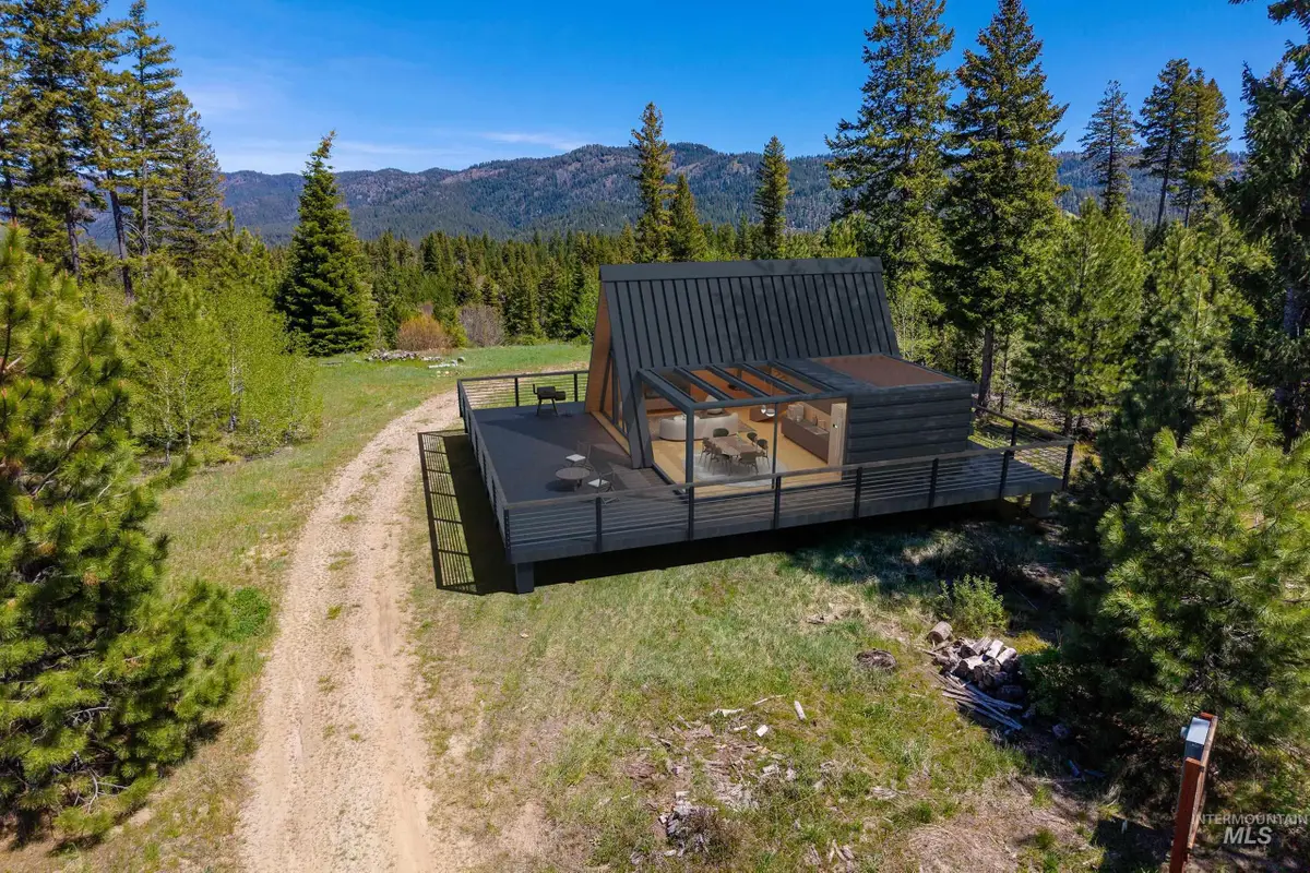 9 Urban Ln, Cascade, ID 83611 - #1