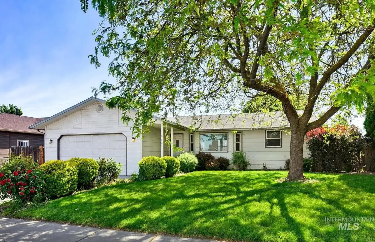 2404 Golden Ave, Fruitland, ID 83619 - #1