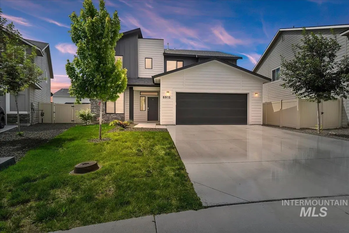 6915 W Grand Rapids Dr, Meridian, ID 83646 - #1