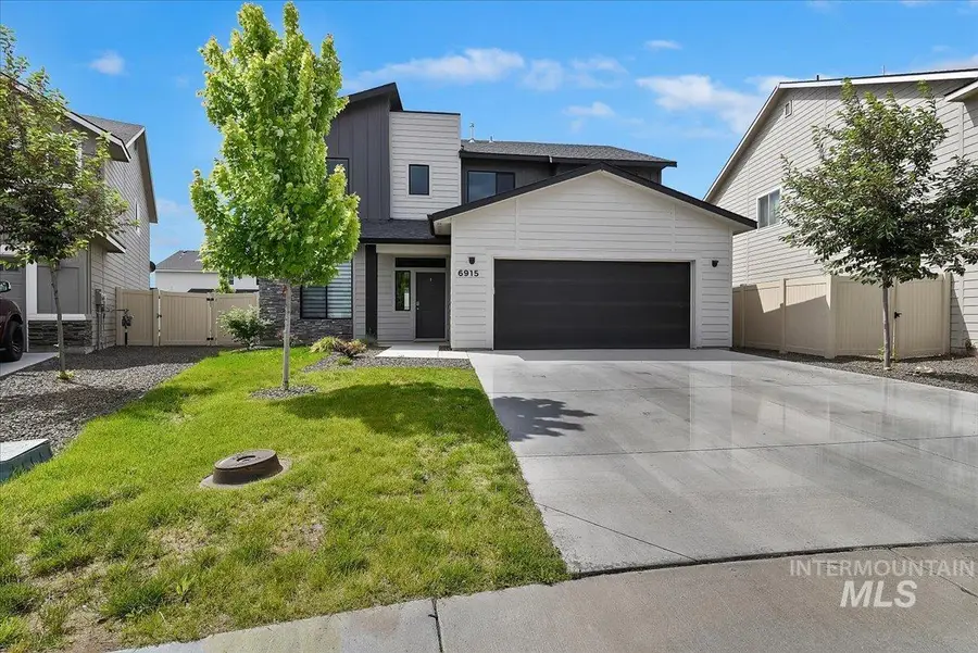 6915 W Grand Rapids Dr, Meridian, ID 83646 - #2