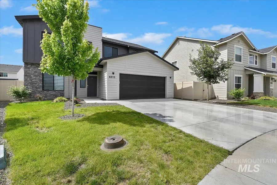 6915 W Grand Rapids Dr, Meridian, ID 83646 - #3