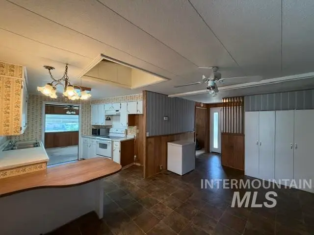 19 S Rose Cir, Meridian, ID 83642 - #3