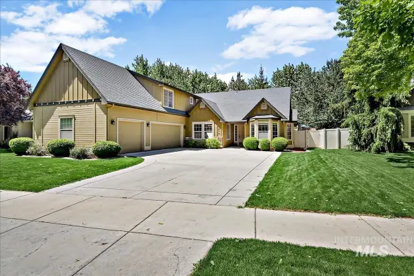 817 N Shadowridge Ave, Eagle, ID 83616