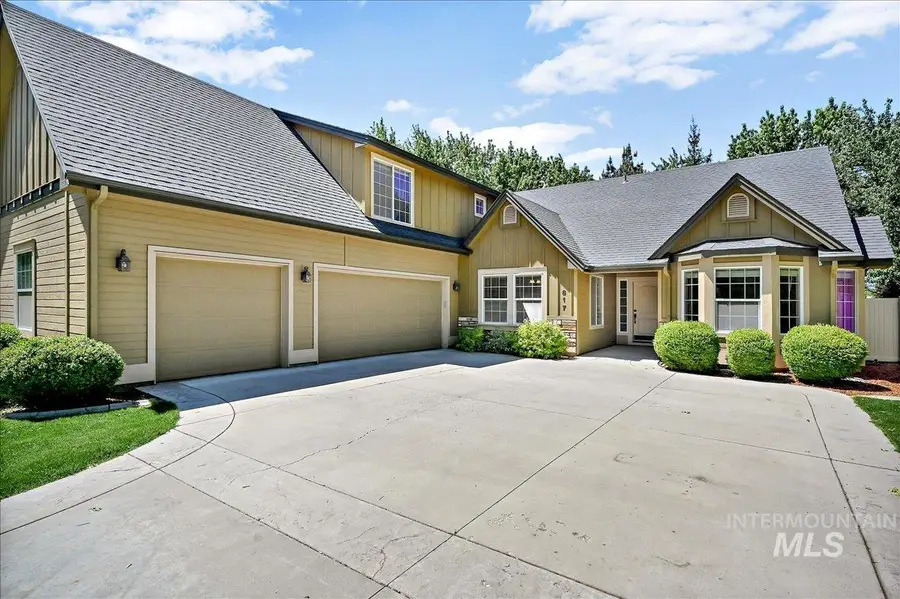 817 N Shadowridge Ave, Eagle, ID 83616 - #2