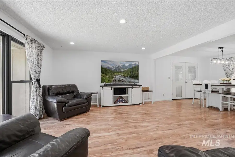 4919 N Burlington Dr, Boise, ID 83704 - #2