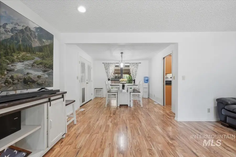 4919 N Burlington Dr, Boise, ID 83704 - #3