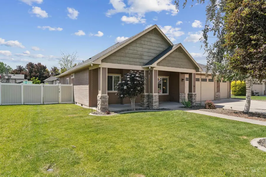 305 Crimson Cir E, Fruitland, ID 83619 - #3