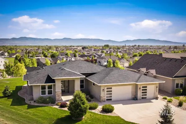 2000 E Lodge Trail Dr, Meridian, ID 83642