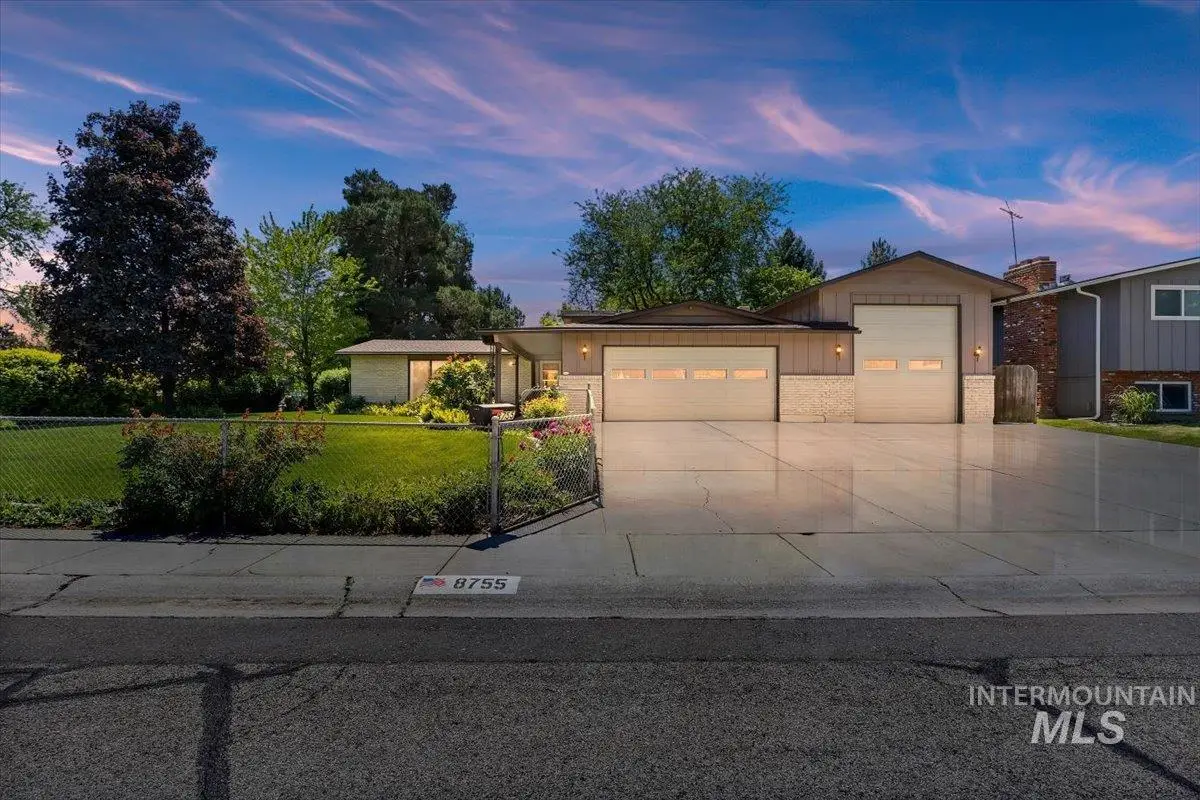 8755 W Cranbrook Dr, Boise, ID 83704 - #1