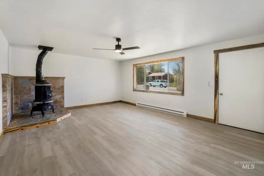 906 19th Avenue East, Jerome, ID 83338 - #3