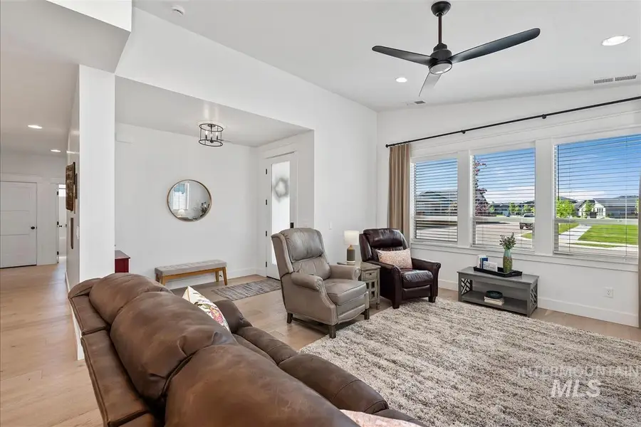 8390 W Meltwater Ln, Eagle, ID 83616 - #3