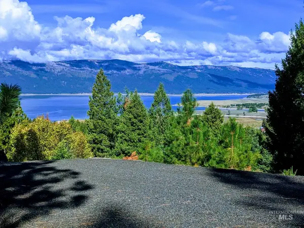 1584 Crown Point Pkwy, Cascade, ID 83611