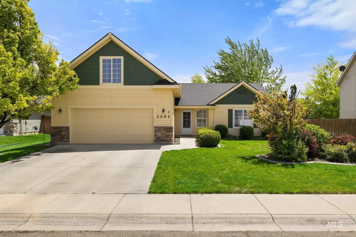 1301 W Hawk Ct, Nampa, ID 83651 - #1