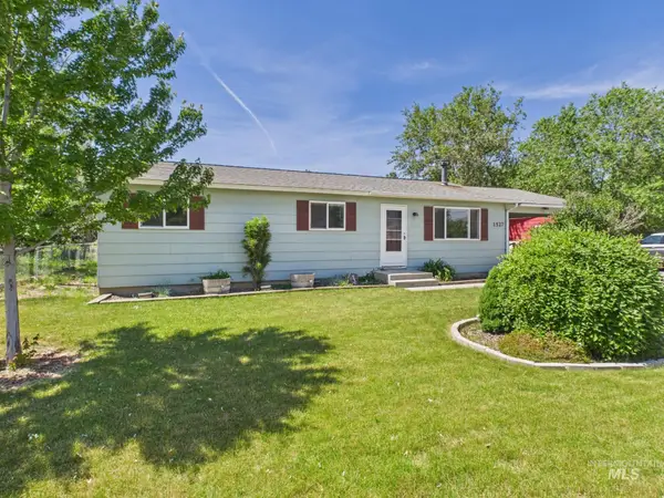 1527 N Plaza Road, Emmett, ID 83617