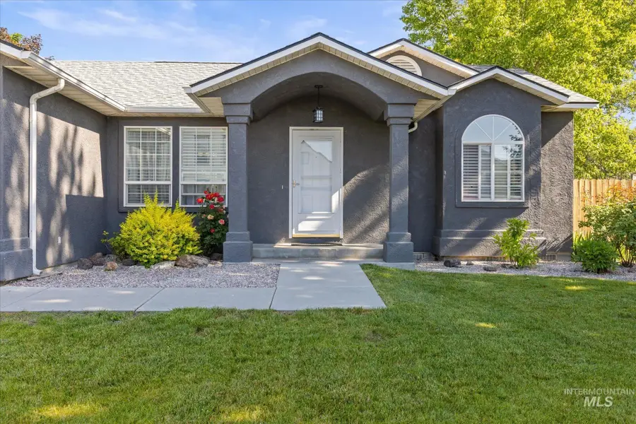 842 Muirfield Ln, Nampa, ID 83686 - #3