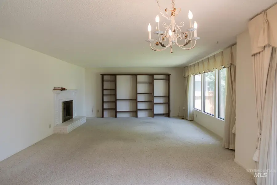 282 NW 16th St, Ontario, OR 97914 - #3