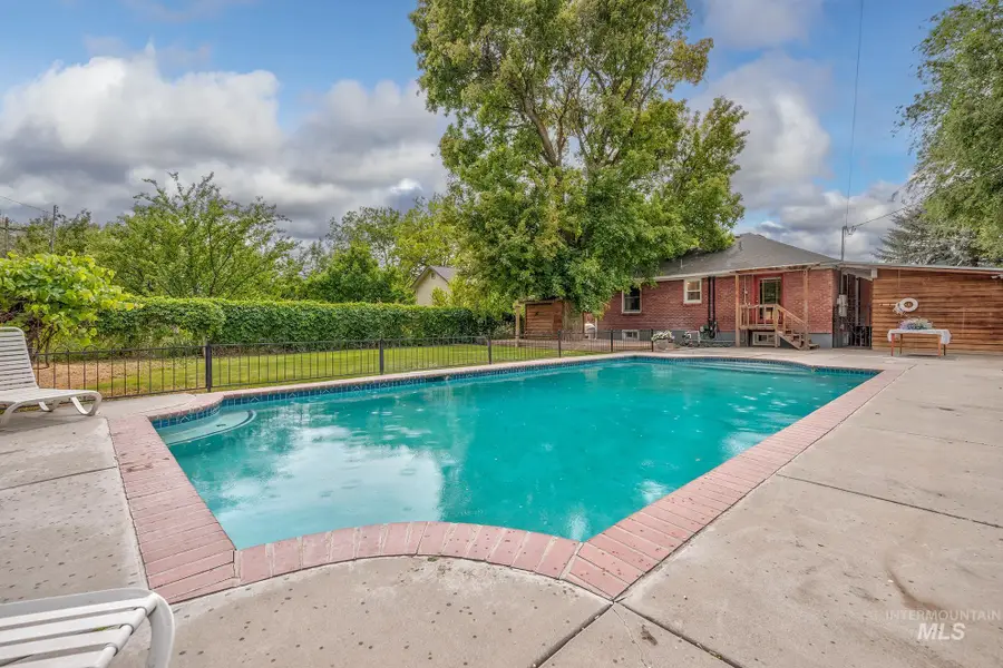 526 Clark St S, Vale, OR 97918 - #3