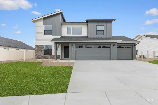 5275 E Phelps Lake Dr, Nampa, ID 83687