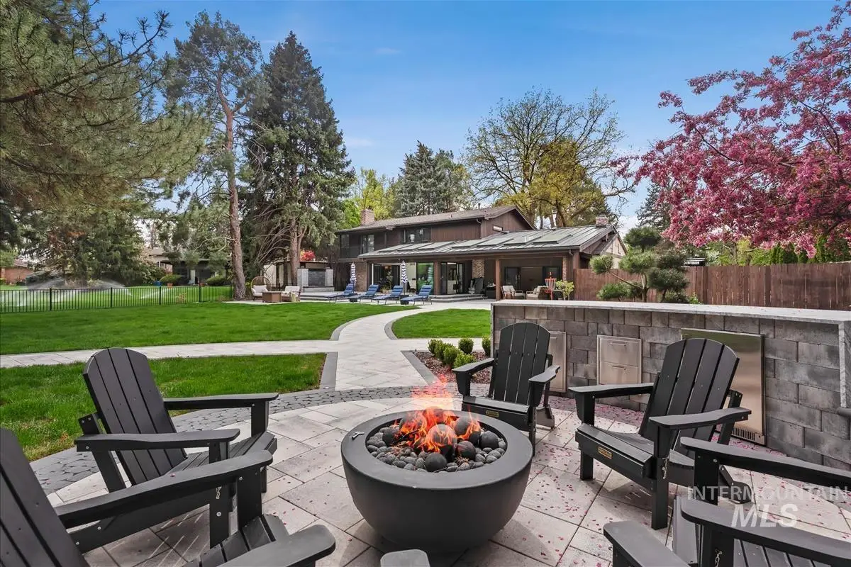4708 W Hillcrest View Dr, Boise, ID 83705 - #1