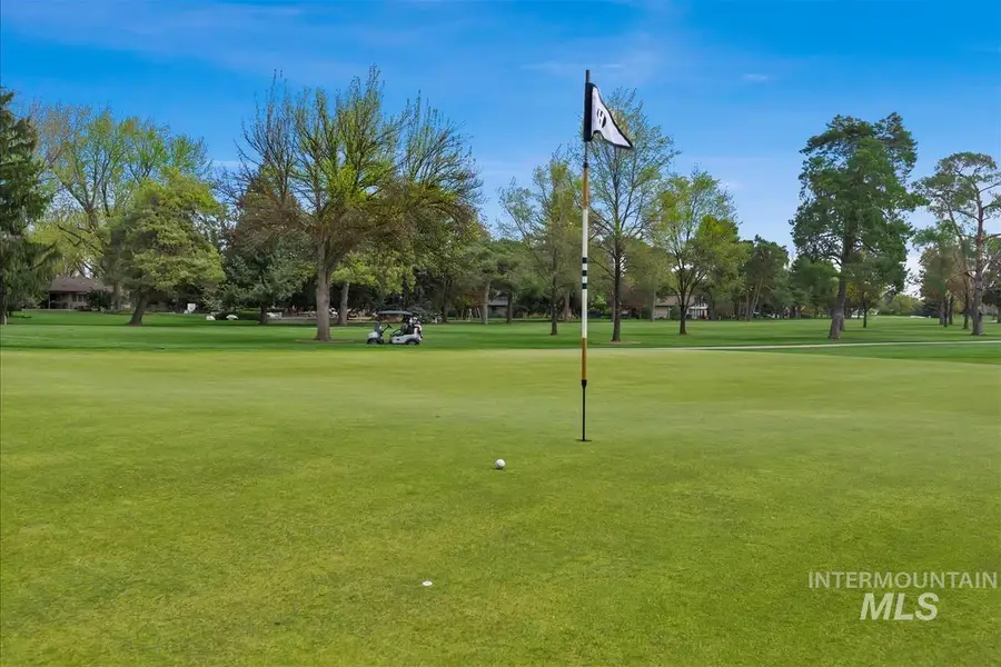 4708 W Hillcrest View Dr, Boise, ID 83705 - #3