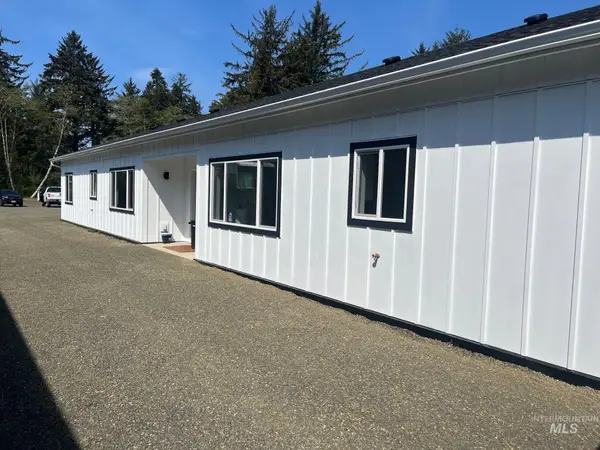 1306 Melbourne Court, Westport, WA 98595