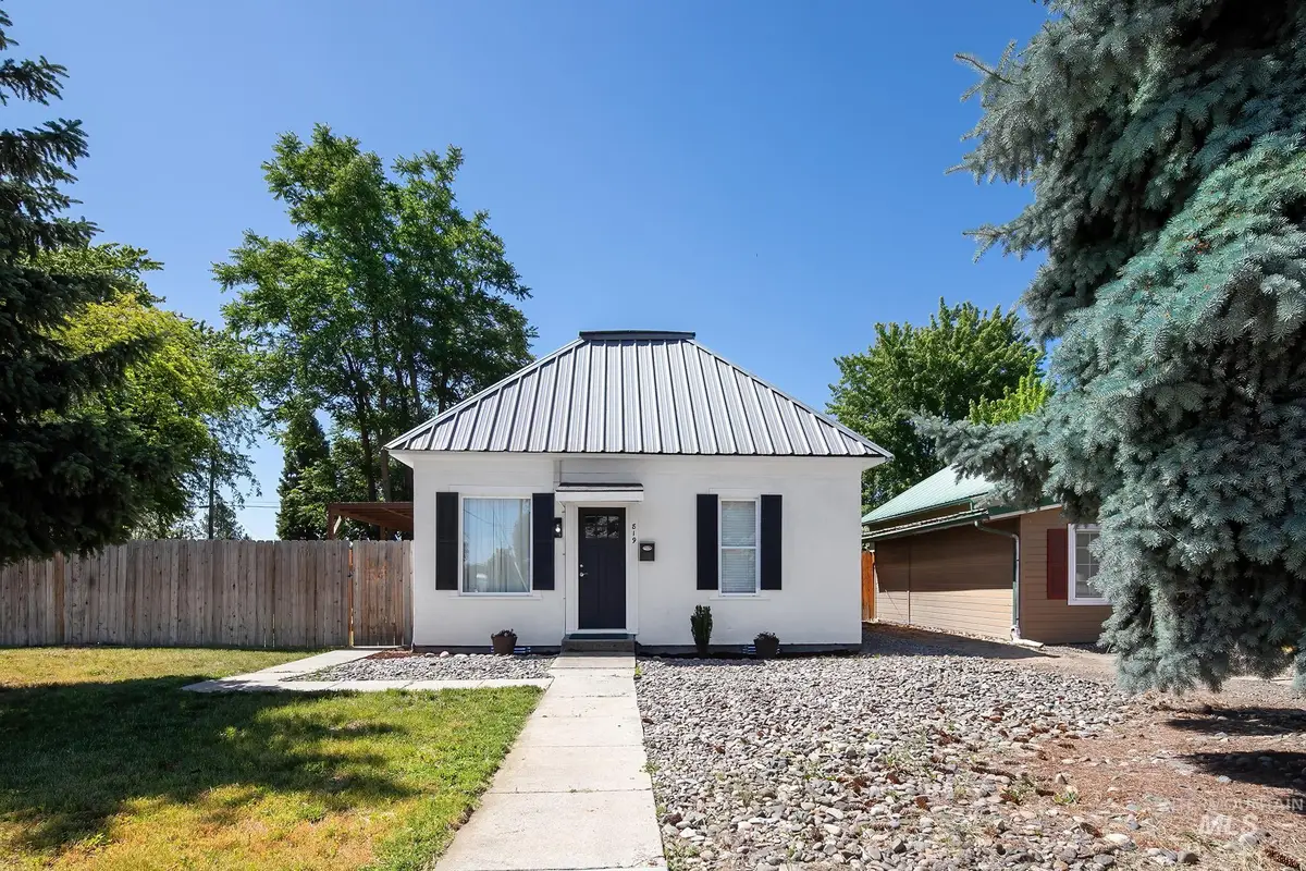 819 E Main St, Emmett, ID 83617 - #1