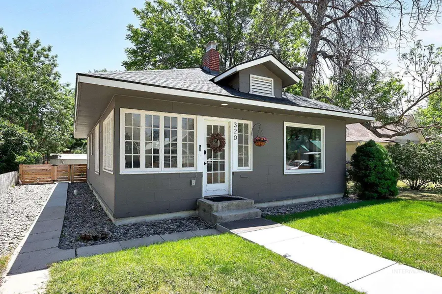320 18th Ave S, Nampa, ID 83651 - #3
