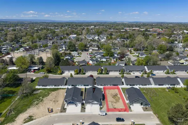 945 S Almond St, Nampa, ID 83686